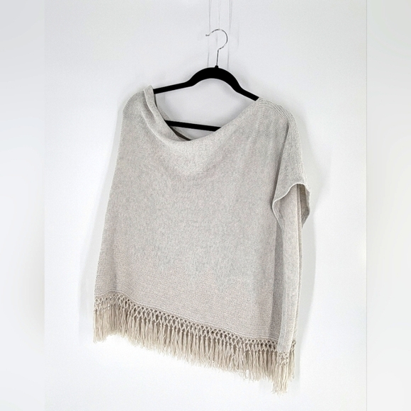 Lilly Pulitzer Sweaters - LILLY PULITZER Floreanna Light grey/silver metallic poncho One Size New